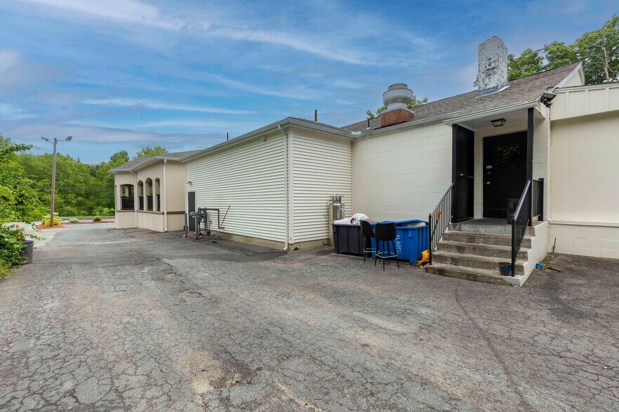 More Photos Of 1428 Center St, Ludlow Restaurant For Sale