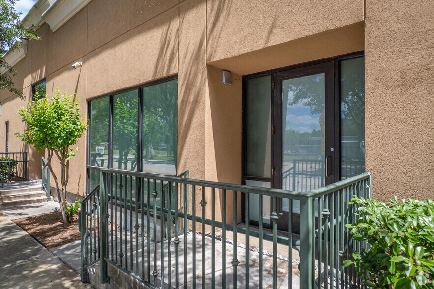 More Photos Of 3415 Louisiana St, Houston Storefront Retail Office For Lease