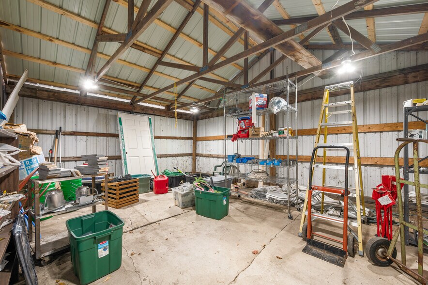 More Photos Of 18470 195th ave, Big Rapids Office For Sale