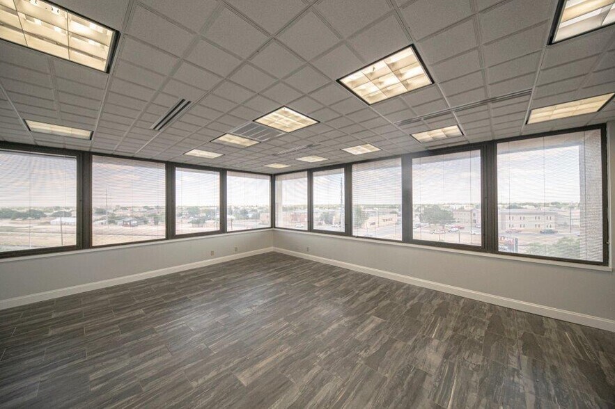 More Photos Of 125 W Missouri Ave, Midland Office For Lease