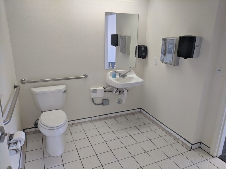 More Photos Of 4620-4620 1/2 E 3rd St, Los Angeles Storefront Retail Office For Sale