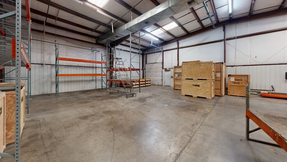 More Photos Of 551 N 13th St, Rogers Warehouse For Lease