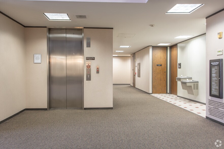 More Photos Of 19 Briar Hollow Ln, Houston Office For Lease