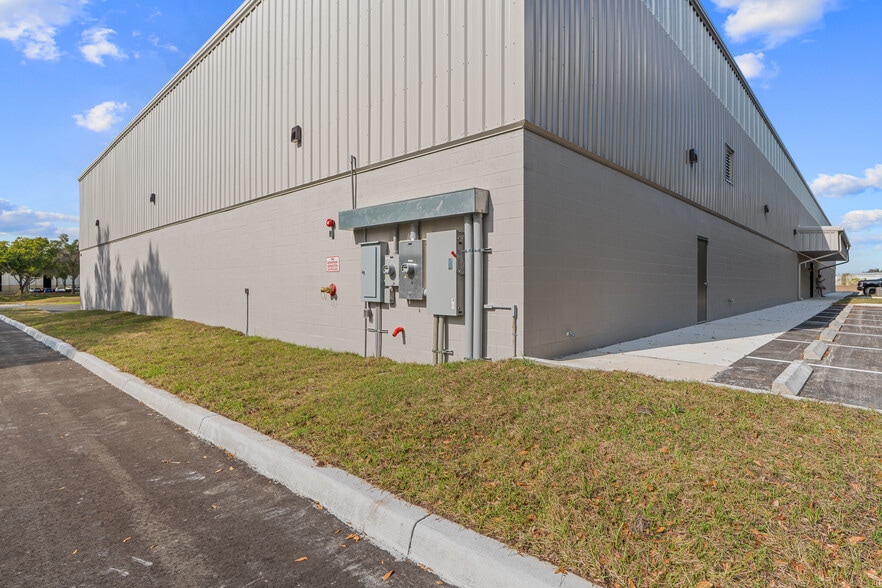 More Photos Of 5435 SW 6th Pl, Ocala Warehouse For Lease