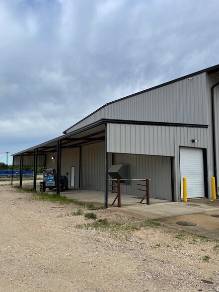 More Photos Of 1105 County Road 235 Giddings, Giddings Industrial For Sale