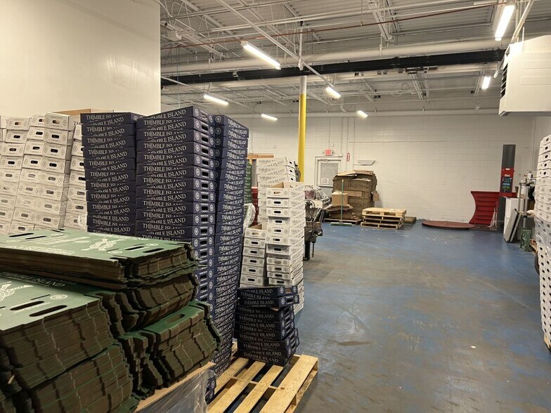 More Photos Of 16 Business Park Dr, Branford Warehouse For Lease