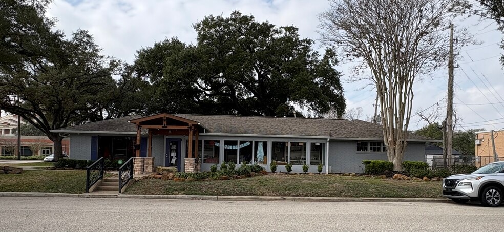 Primary Photo Of 1001 Avenue A, Katy Storefront Retail Office For Lease