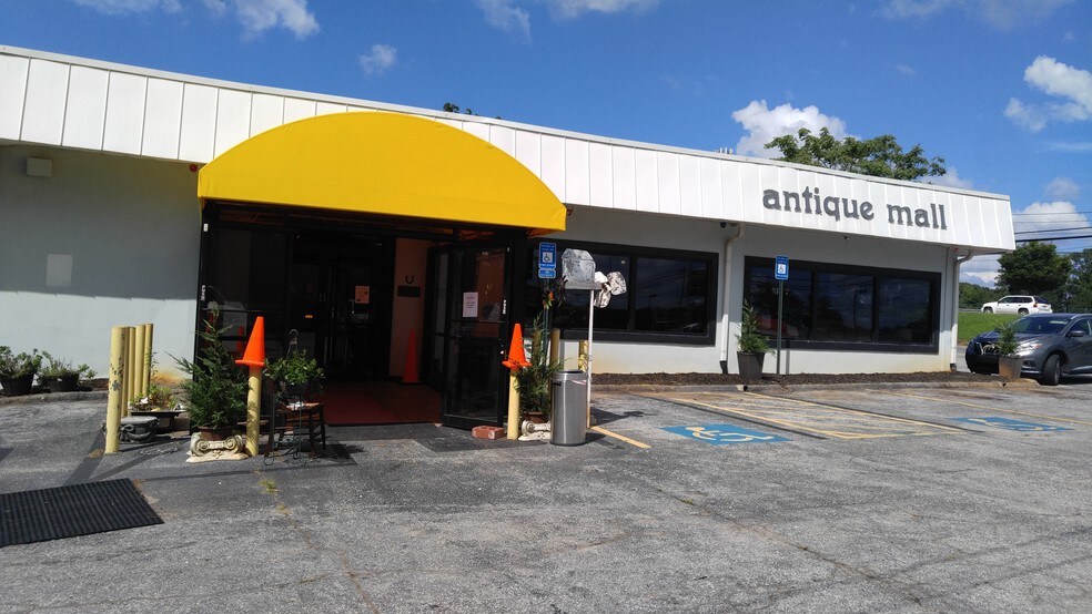 More Photos Of 2272 Lawrenceville Hwy, Decatur Freestanding For Lease