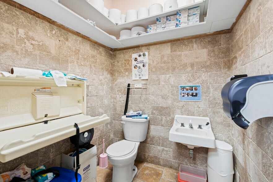 More Photos Of 2707 Hylan Blvd, Staten Island Office For Lease