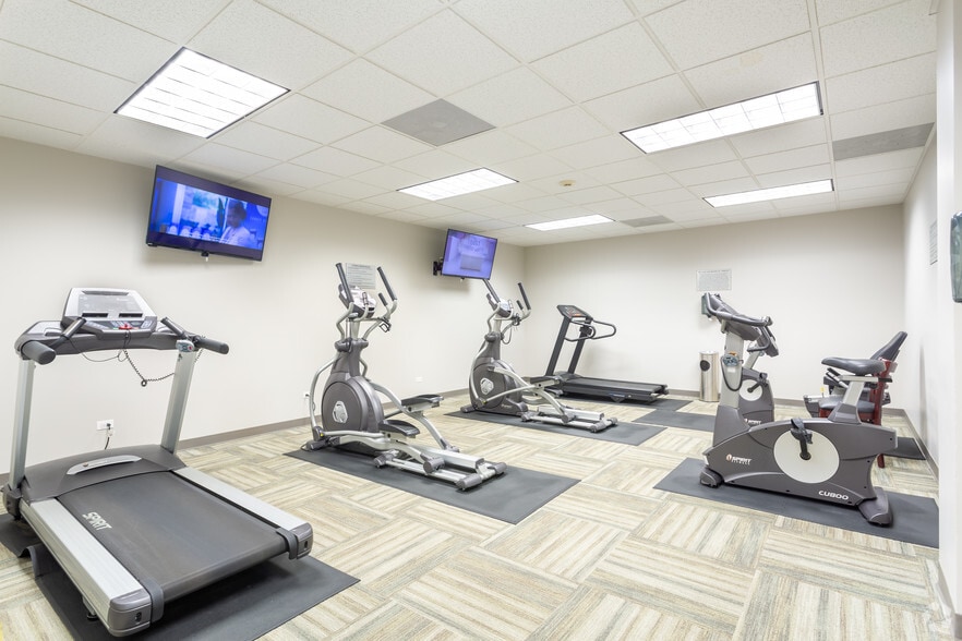 More Photos Of 15 Spinning Wheel Rd, Hinsdale Unknown For Lease