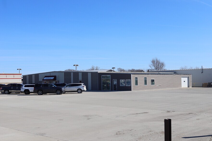 More Photos Of 1607 Lake Ave, Storm Lake Medical For Sale