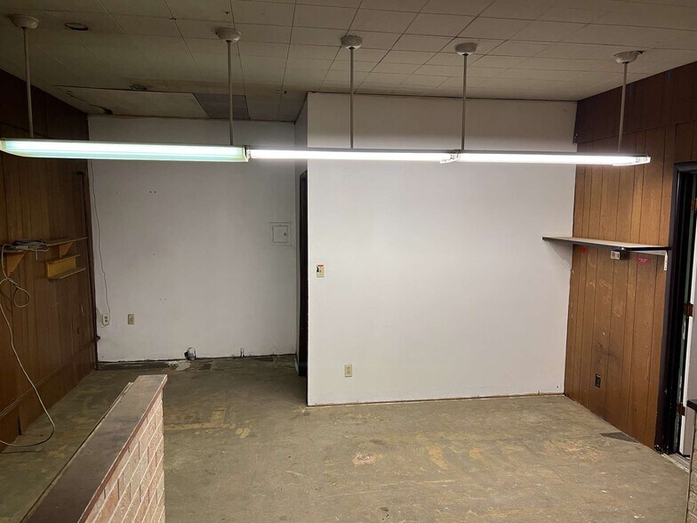 More Photos Of 1701-1719 SE Hawthorne Blvd, Portland Storefront For Sale