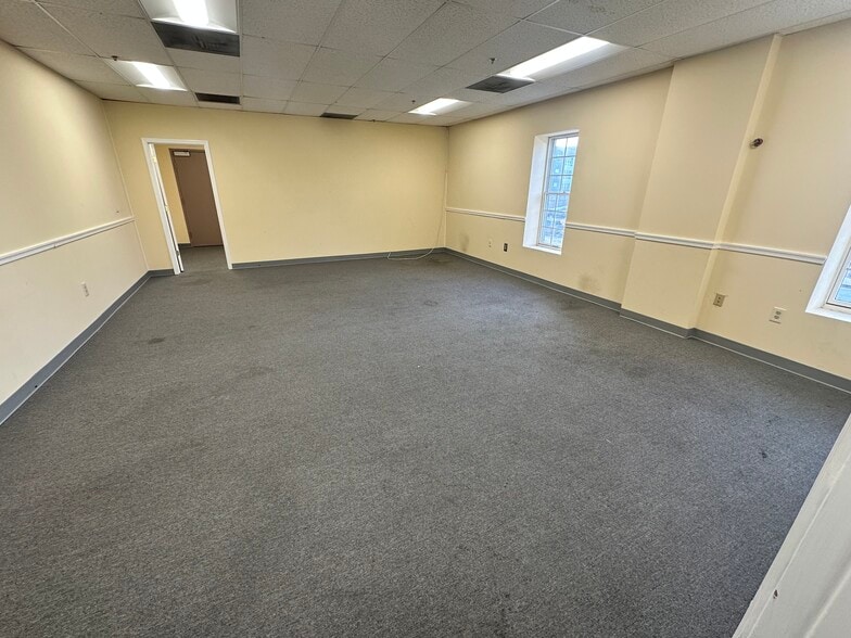 More Photos Of 8222 Schultz Rd, Clinton Office For Lease