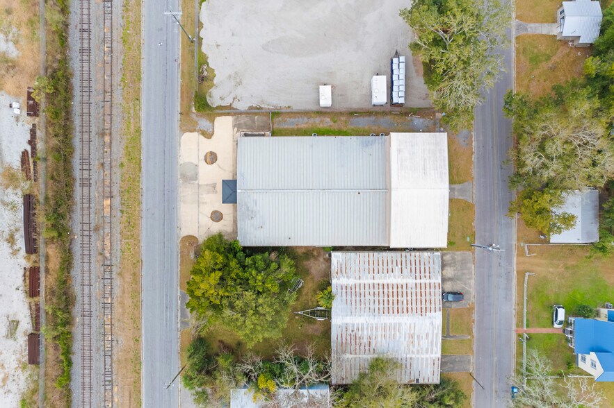 More Photos Of 616 Bay St, Brunswick Warehouse For Lease