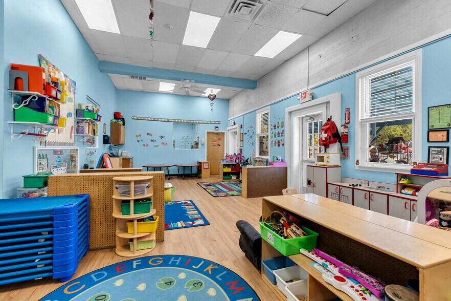More Photos Of 321 W Farms Rd, Farmingdale Daycare Center For Sale