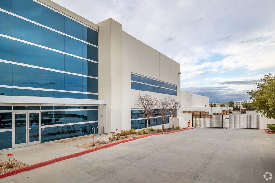 More Photos Of 7350 San Gorgonio Dr, Riverside Distribution For Lease