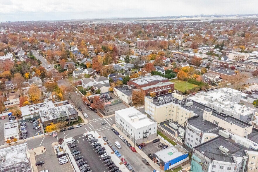 More Photos Of 1010 Central Ave, Woodmere Apartments For Lease