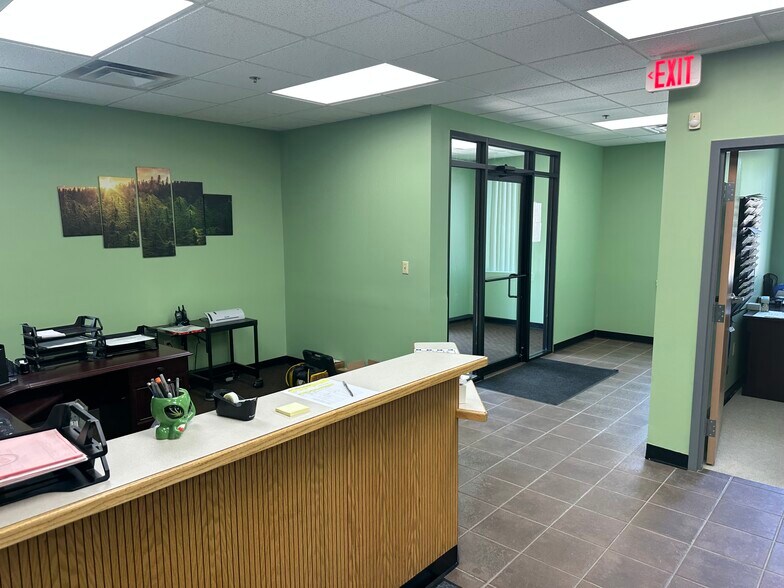 More Photos Of 246 Suffolk Ln, Gardner Manufacturing For Sale