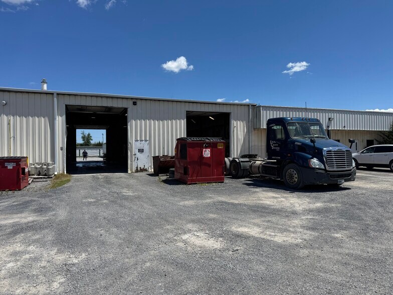 More Photos Of 140 Storage Solutions Ln, White Post Warehouse For Lease