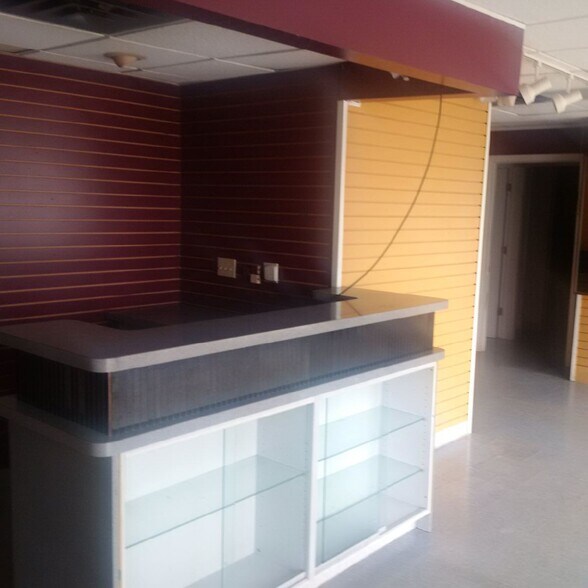 More Photos Of 6810 S Cedar St, Lansing Storefront Retail Office For Lease