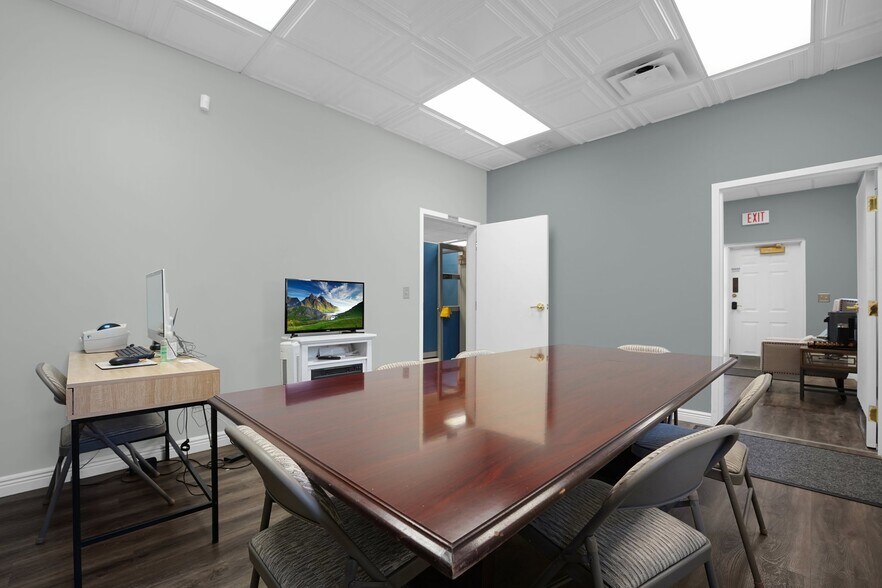 More Photos Of 40 Clairedan Dr, Powell Office For Lease