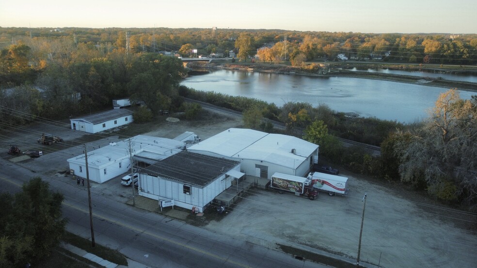 Primary Photo Of 824 W Delavan Dr, Janesville Warehouse For Sale