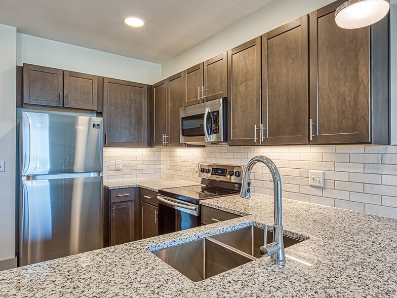 More Photos Of 1850 Merchant Ln, Hampton Apartments For Sale