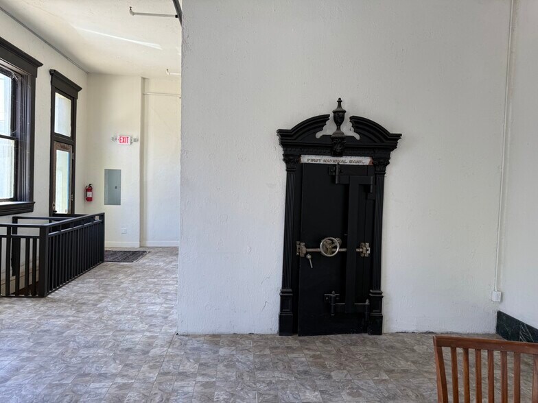 More Photos Of 300 N Broad St, Globe Specialty For Sale