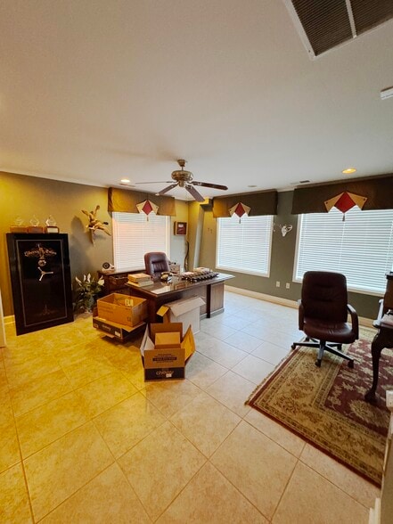 More Photos Of 442 Cadillac Pky, Dallas Flex For Lease