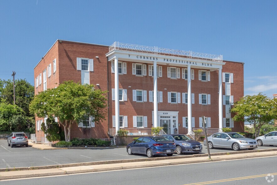 Primary Photo Of 6319 Castle Pl, Falls Church Medical For Lease