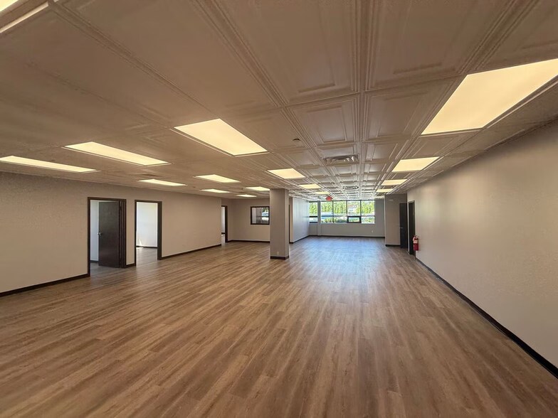 Primary Photo Of 565 Broadhollow Rd, Farmingdale Warehouse For Lease