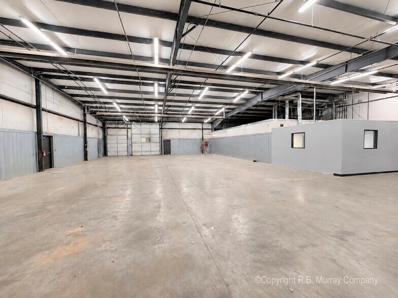More Photos Of 732 N Miller Rd, Springfield Warehouse For Lease