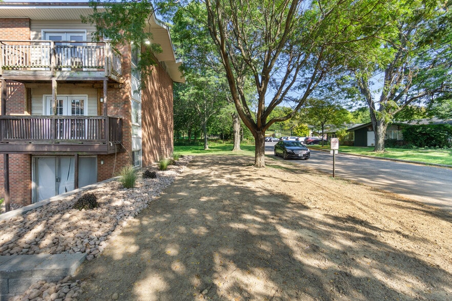 More Photos Of 101 Waldorf Pky, Syracuse Multifamily For Sale