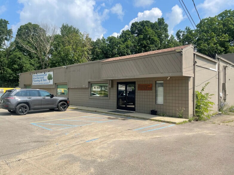 More Photos Of 16745 Dixie Hwy, Davisburg Warehouse For Sale
