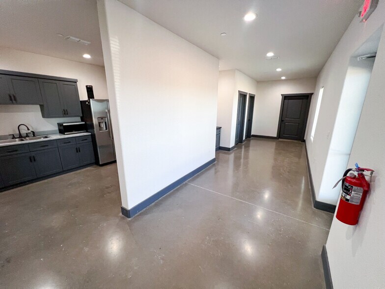 More Photos Of 2401 E County Road 155, Midland Service For Sale