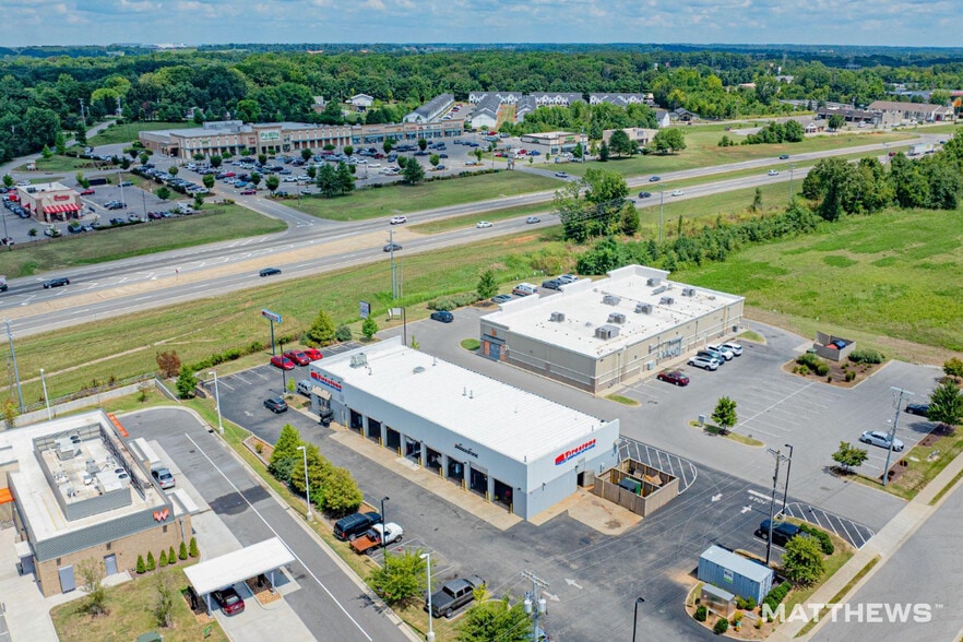 More Photos Of 1005 Winn Way, Clarksville Service Station For Sale