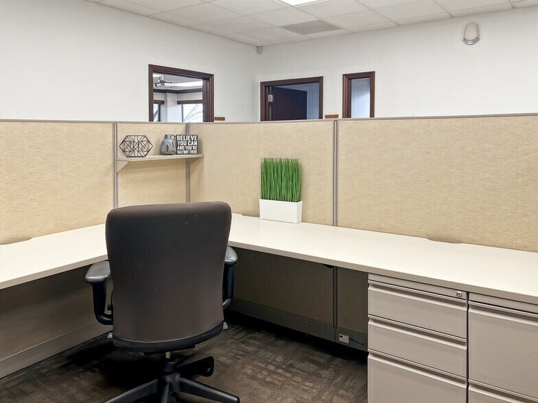 More Photos Of 4509 N Brady St, Davenport Coworking Space