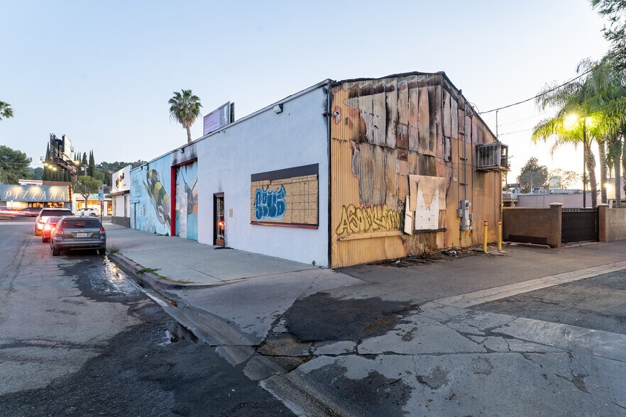 More Photos Of 13831 Ventura Blvd, Sherman Oaks Storefront For Sale