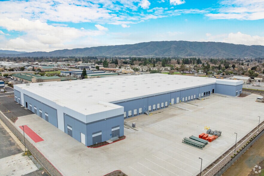 More Photos Of 201-221 Yamane Dr, Gilroy Distribution For Lease