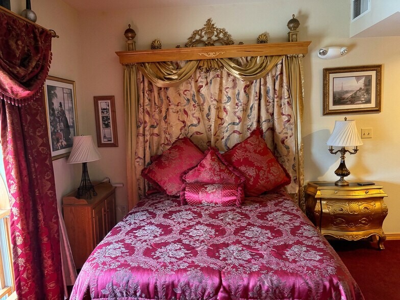 More Photos Of 160 Spring St, Eureka Springs Hospitality For Sale
