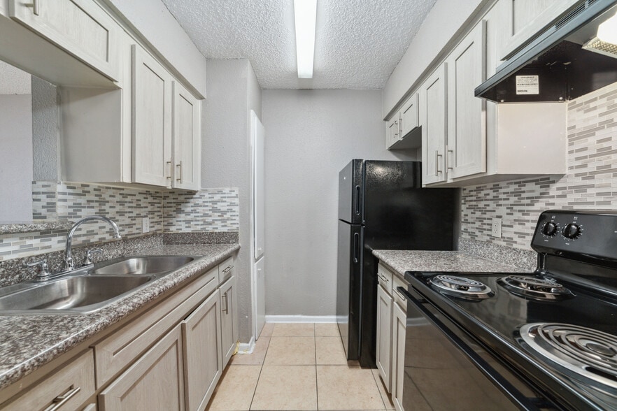 More Photos Of 8330 Carvel Ln, Houston Apartments For Sale