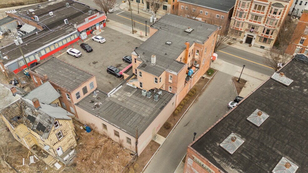 More Photos Of 33 Willow St, Waterbury Apartments For Sale