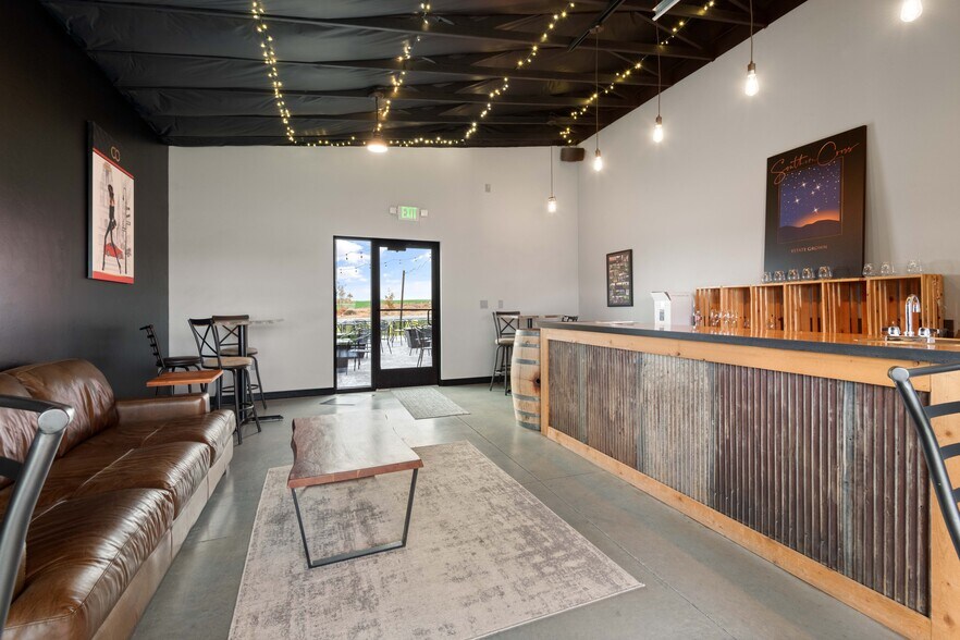 More Photos Of 2470 Henderson Loop, Richland Bar For Sale