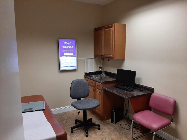 More Photos Of 681 Goodlette Rd N, Naples Medical For Sale