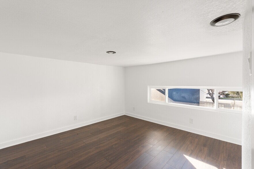 More Photos Of 1825 Baker St, Bakersfield Specialty For Sale