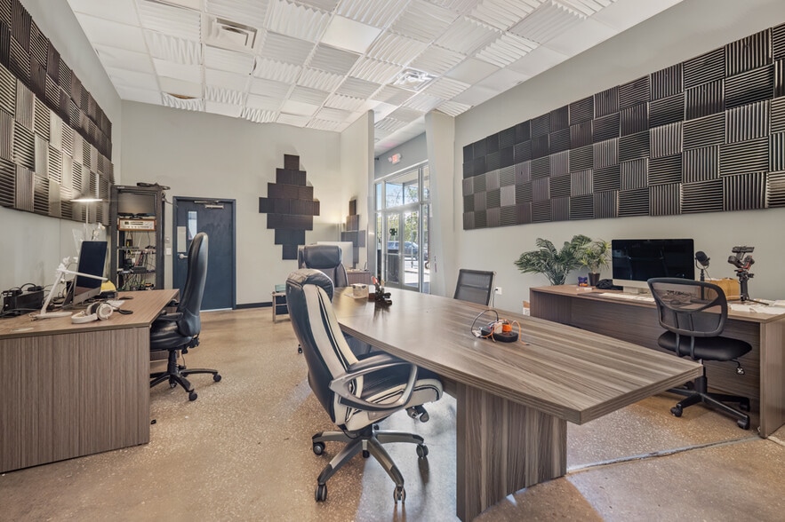 More Photos Of 2866 Roosevelt Blvd, Clearwater Showroom For Sale