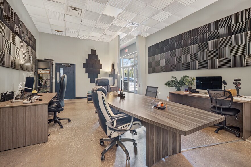 More Photos Of 2866 Roosevelt Blvd, Clearwater Showroom For Lease