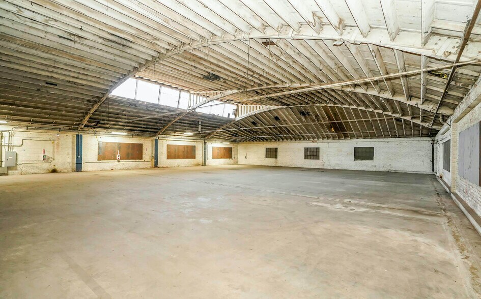 More Photos Of 3301 E 14th St, Los Angeles Warehouse For Sale