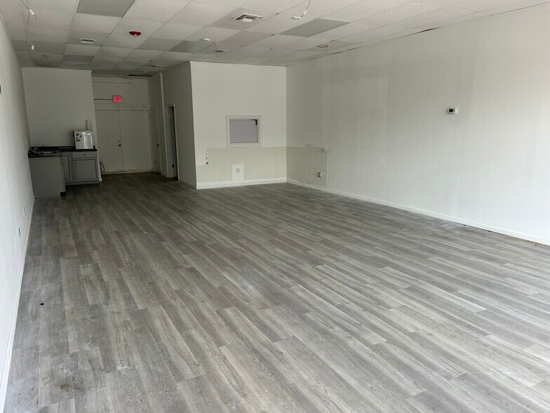 More Photos Of 1256-1266 Waverly Ave, Farmingville Freestanding For Lease