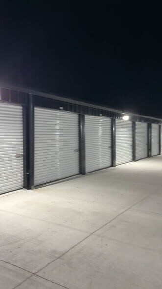 More Photos Of 1308 Adair Ct SW, Cedar Rapids Self Storage For Sale